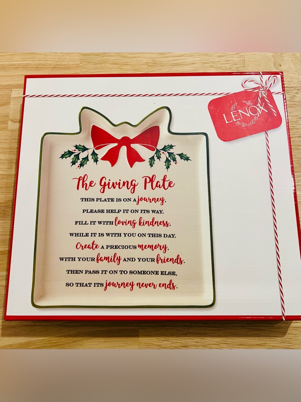 Lenox Hosting the Holidays Christmas Giving Decorative Plate 11.5in 879353
